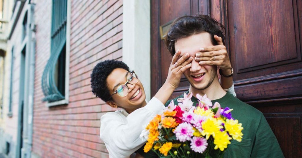 Blog-Guys-Receiving-flowers-3-Magnaflor--